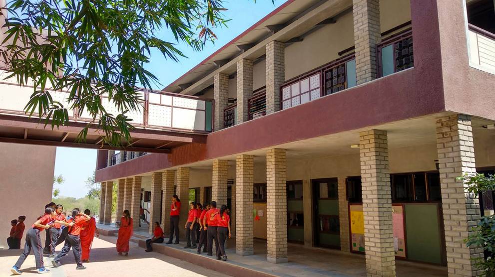 RED BRICKS SCHOOL
